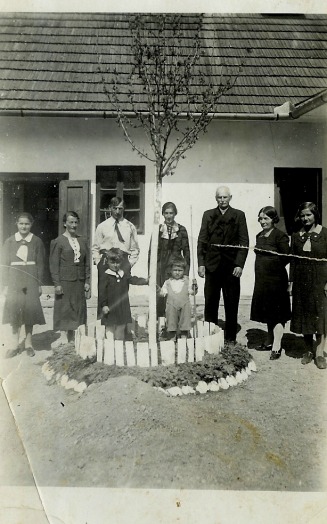 Etela Špiner, Helena Matej , jozef Kubov, Margita Martinko, Jozef Martinko, Anna Matej a  neidentif osoba